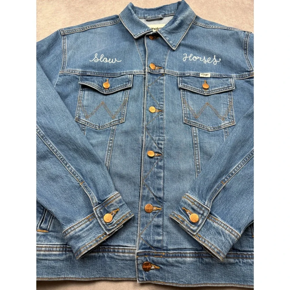 Wrangler Slow Horses Embroidered Denim Blue Trucker Jacket Medium Wash Mens L
